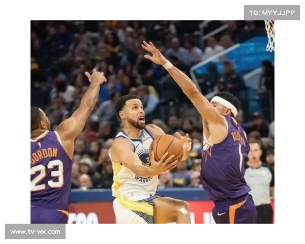 勇士与太阳展开赛季二番战，库里与布克对飙成看点